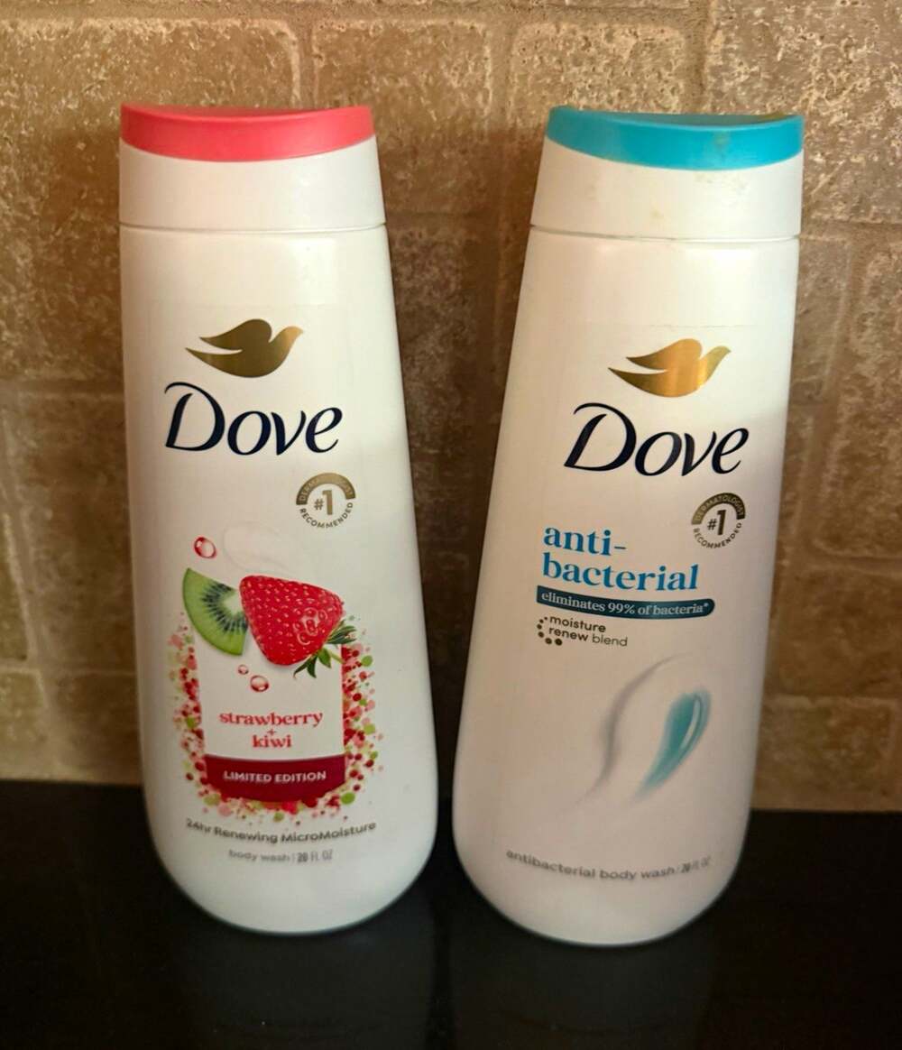 Dove MicroMoisture Body Wash 20 fl oz 2 Pack Strawberry Kiwi + Citrus